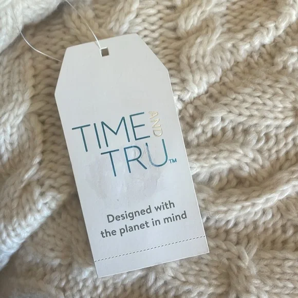 NWT Cable knit poncho - Picture 4 of 4